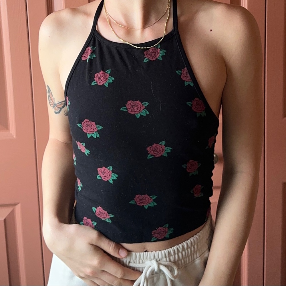 Forever 21 black too with red roses 🌹